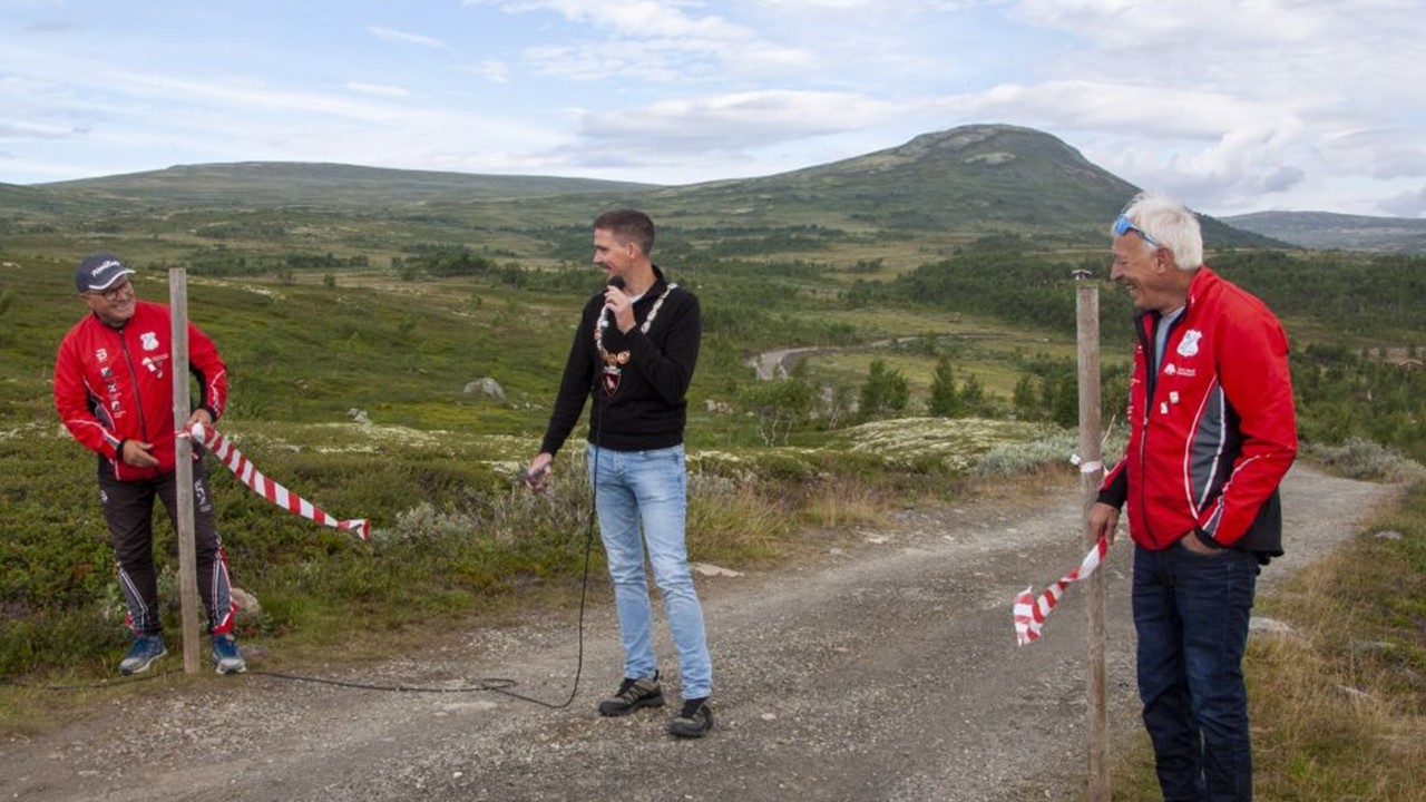ÅPNINGEN AV TURSTIEN
